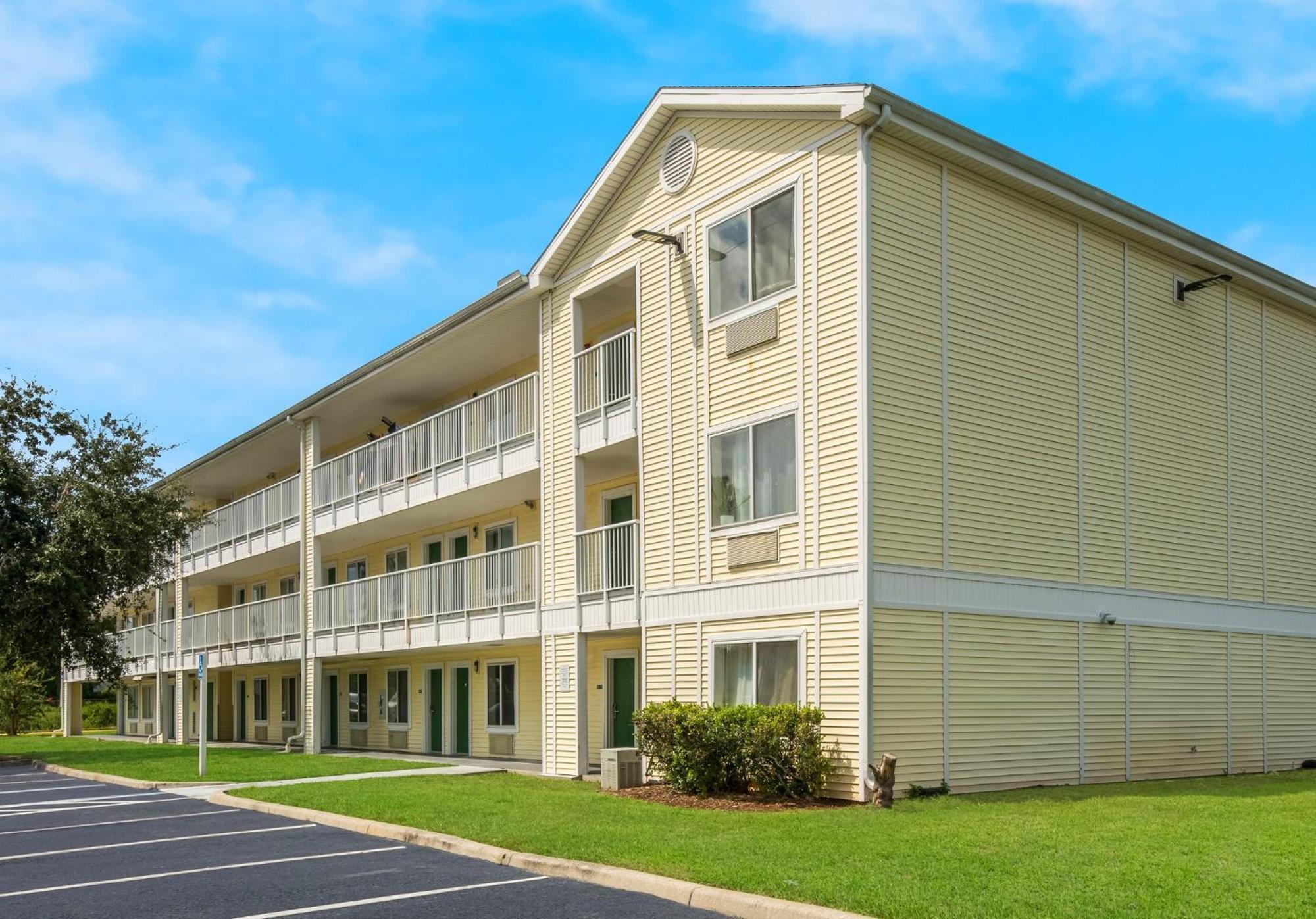 Hometowne Studios By Red Roof Orlando - Ucf Area Alafaya Exterior photo